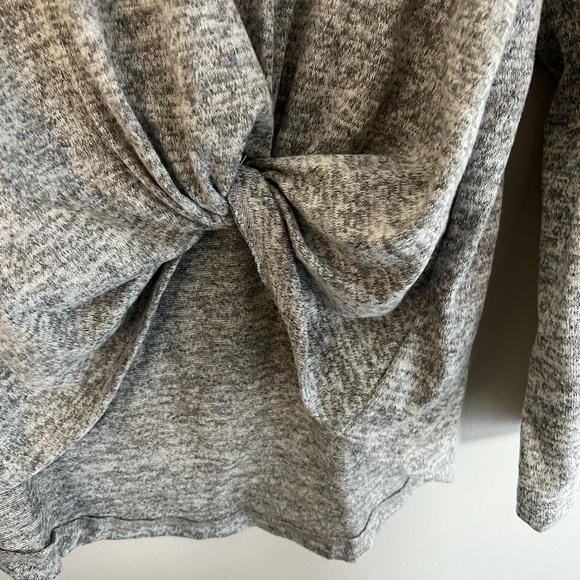 Grey front twist shirt. (2xl) - Picture 3 of 4